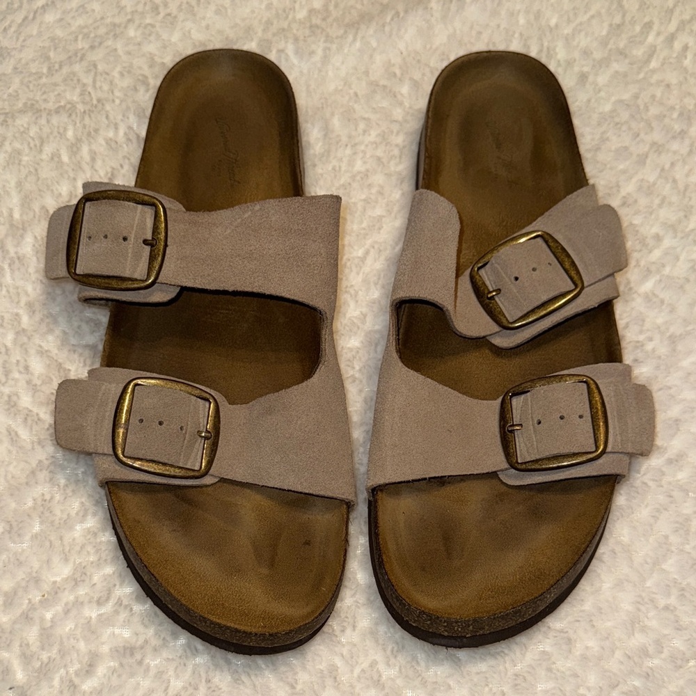 🩶 EUC Universal Thread Taupe Suede Double Buckle Slides